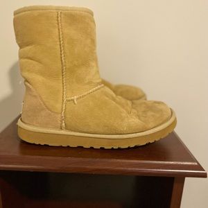 Women’s Short UGG boots